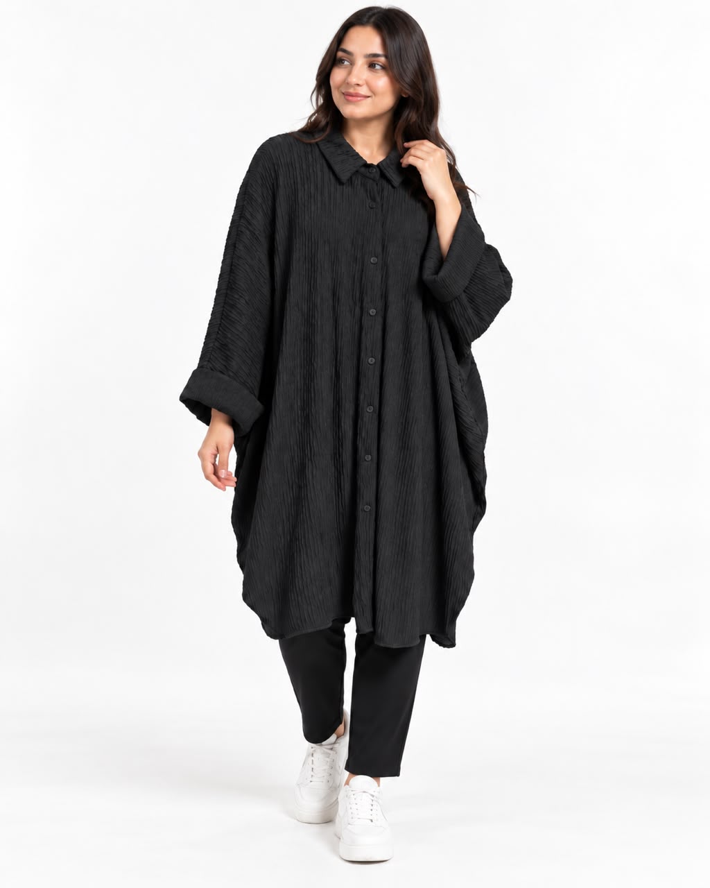 Long shirt with buttons down the front - black