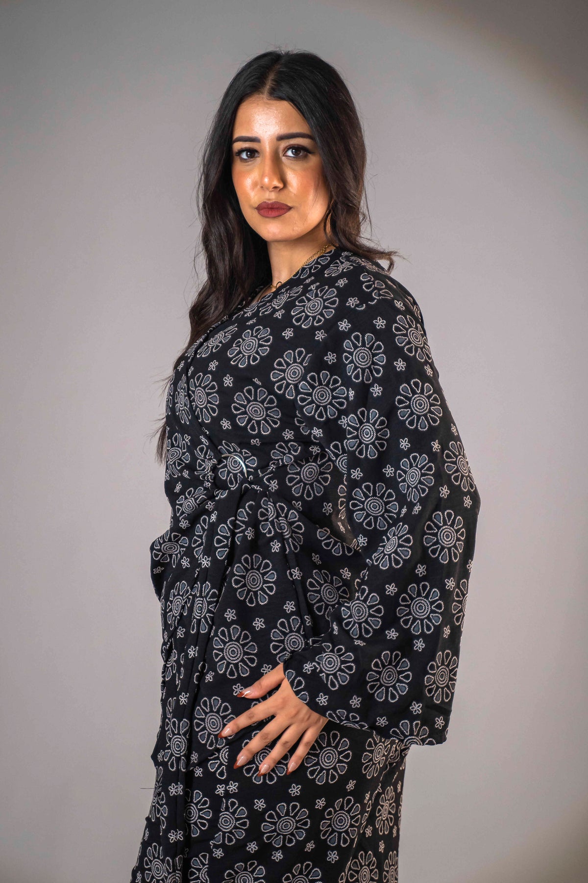 Suit with a wrap-style blouse – patterned – black,