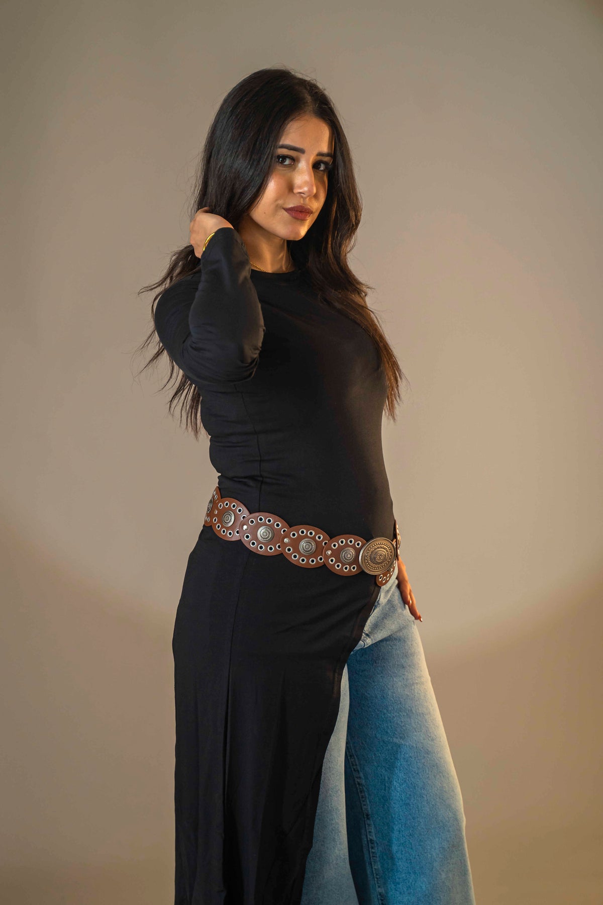 تيشيرت بأكمام طويلة – طويل من الجوانب – أسود