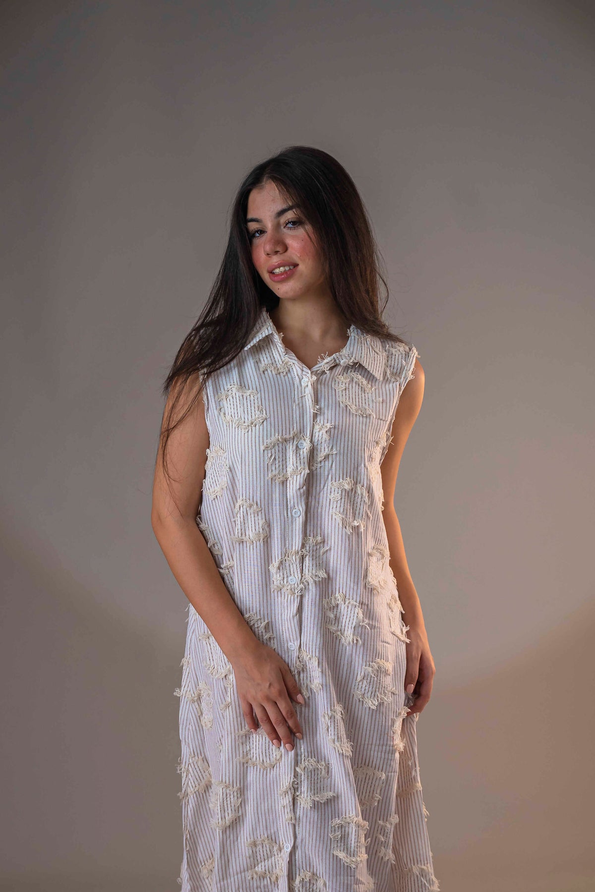 Sleeveless dress – embroidery – café