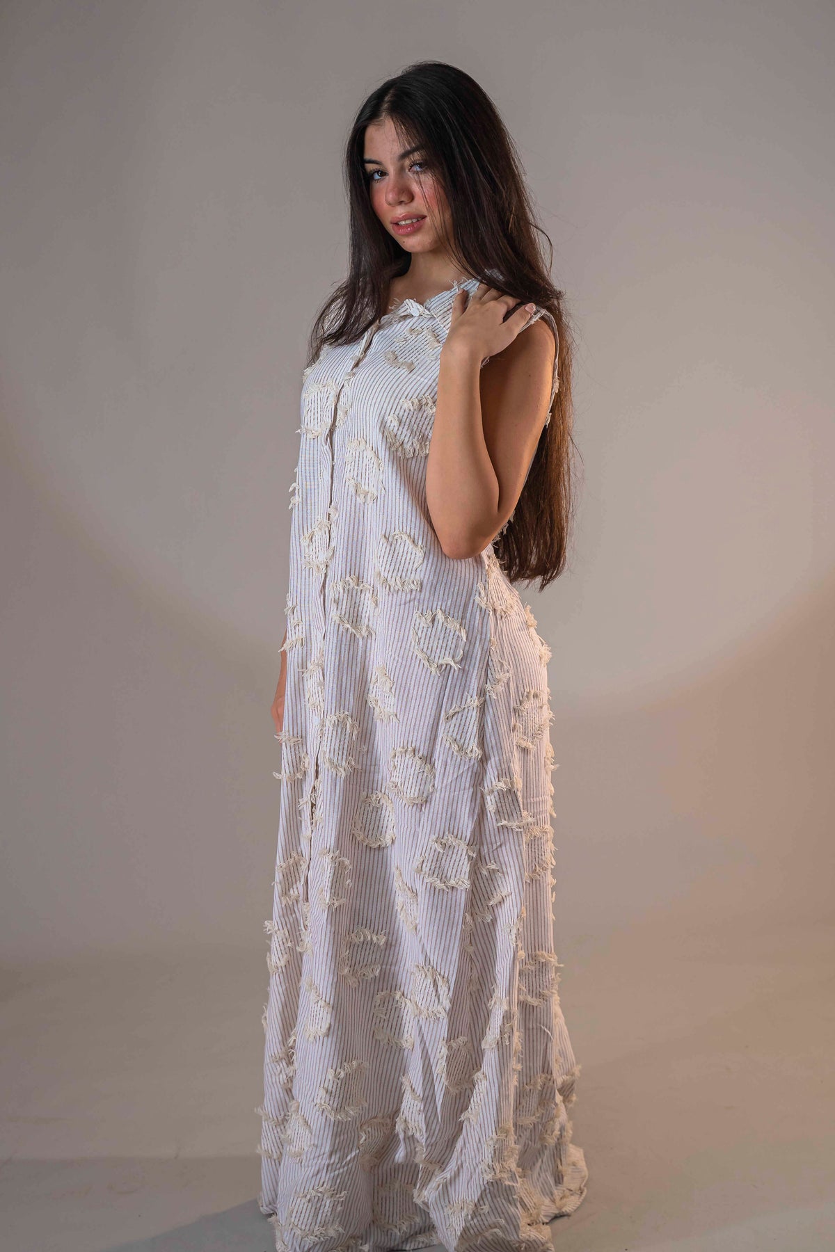 Sleeveless dress – embroidery – café