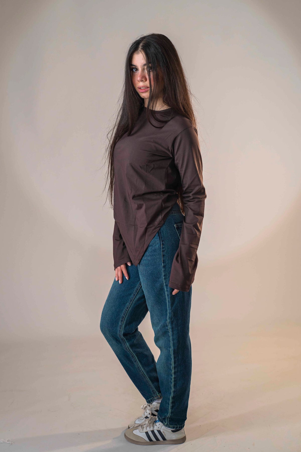 Long-sleeved T-shirt – long triangular hem – brown